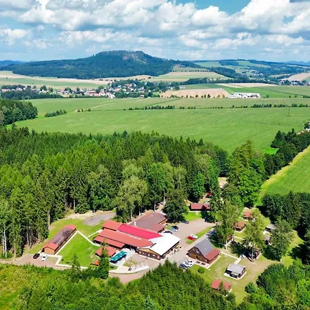 Chatovy Areal Zderina Lodge Police nad Metuji