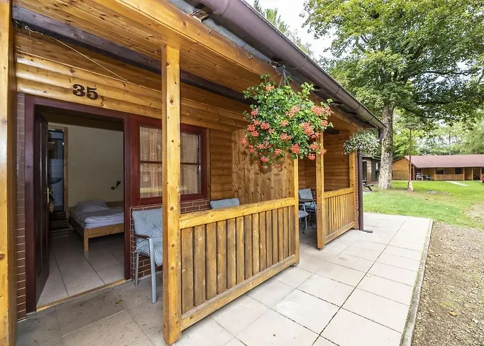 Chatovy Areal Zderina Lodge Police nad Metují