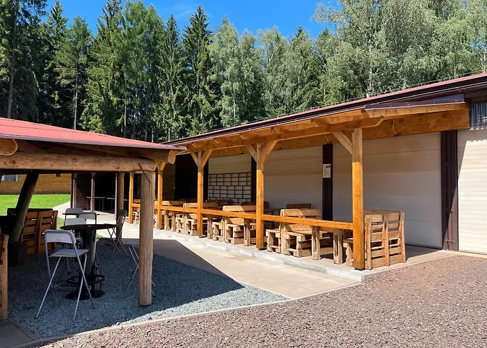 Chatovy Areal Zderina Lodge Police nad Metují
